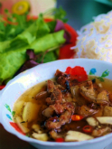 ブン・チャー　Bun Cha　（ブタ焼き肉入りのスープ麺料理）