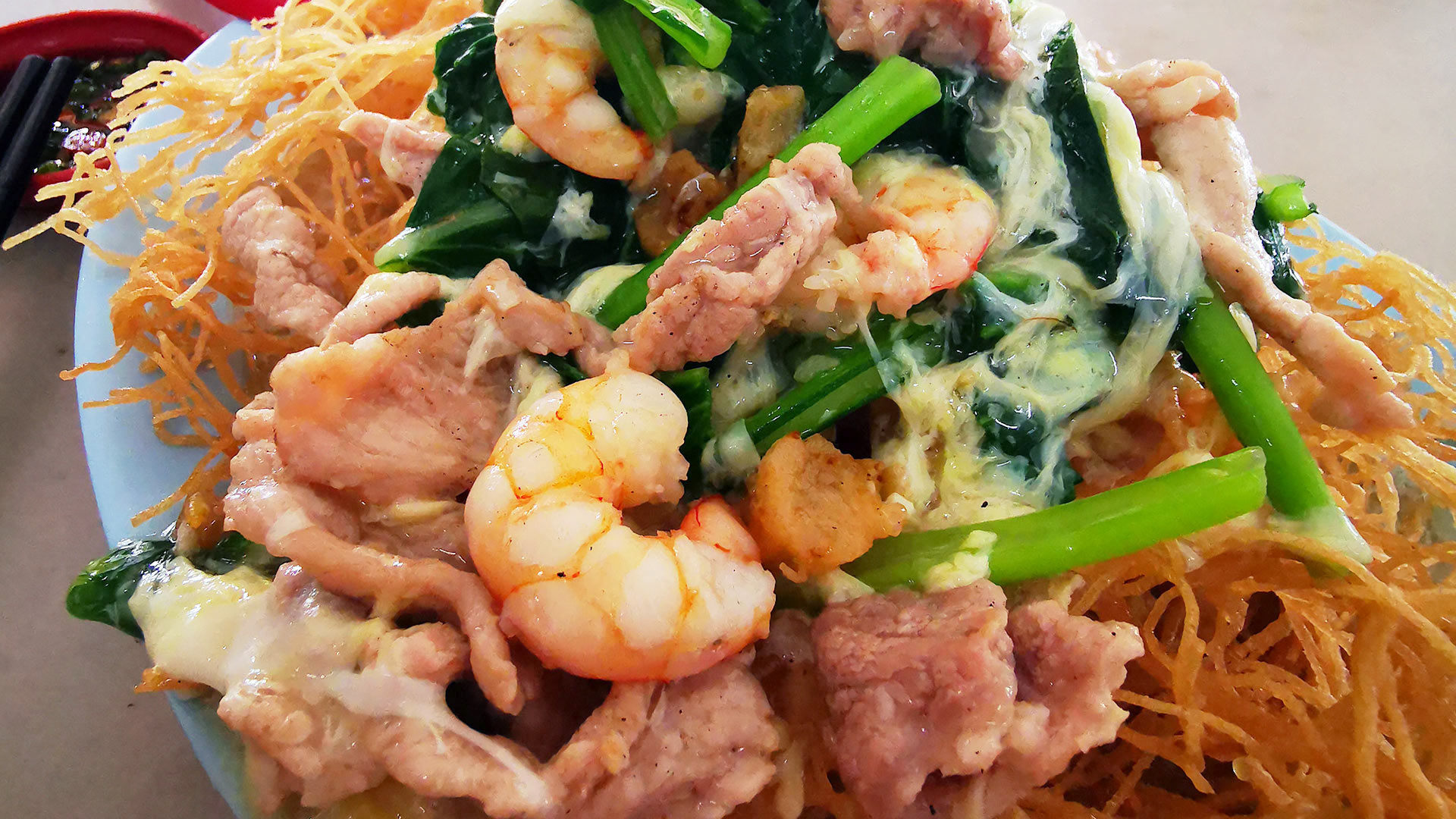 ヒョンタイミーフン 【香底米粉】 Heong Tai Mee Hoon / Hong Kong Crispy Noodles with Pork and Prawn