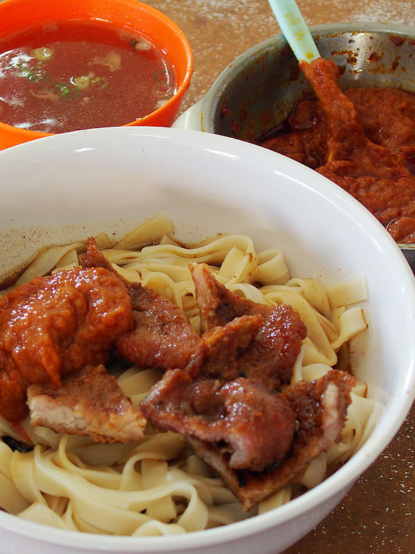 Pork_chop_noodle_Melaka