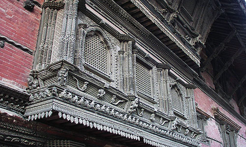 寺院建築がネパールの宗教芸術のレベルアップと伝統技術の継承をサポートしている