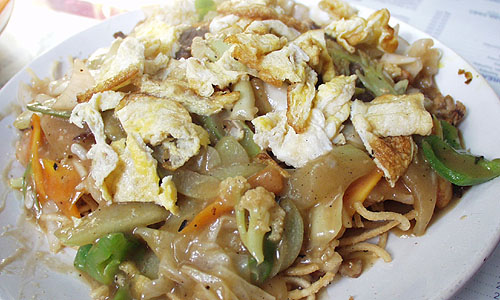 いわゆる皿うどんです。ネパール風五目あんかけバリそば「チョプシー」はほっと安心して食べられる和風中華の味がします