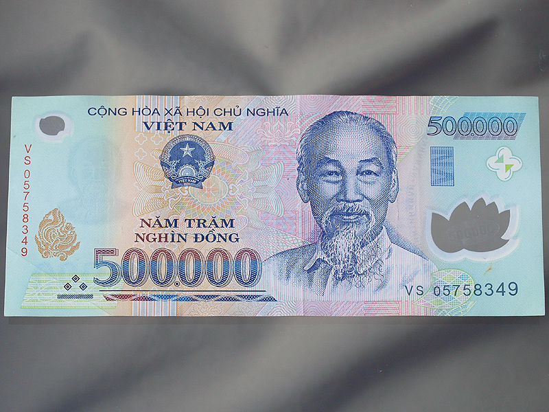 500,000ベトナムドン紙幣　Nam Tram Nghin Dong